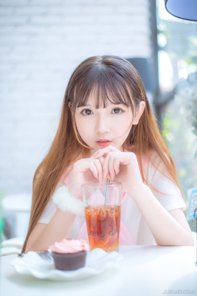“主公放心，属下这就动身。”荀攸微微一躬身道。